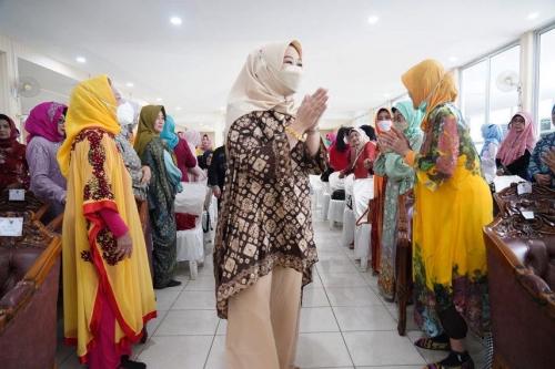 eratkan-silaturahmi--feby-deru-hadiri-halal-bihalal-bkow-sumsel---