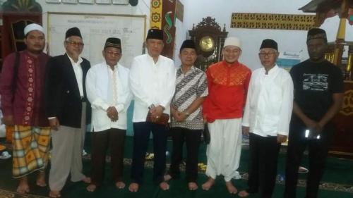 paslon-ade-janjikan-insentif-untuk-ustadzustadzah