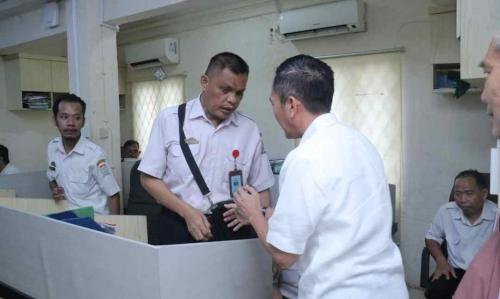 pasca-lebaran-sekda-ratu-dewa-silaturahmi-ke-asn