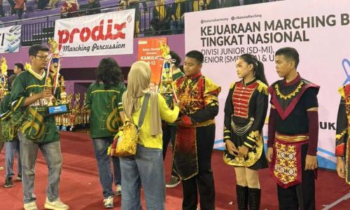 mb-cakrawala-spensa-juara-1-nasional-ini-harapan-wakil-rakyat-dan-kepsek-smpn-1-palembang-