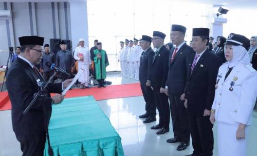 pj-walikota-a-damenta-lantik-ratusan-pejabat-palembang