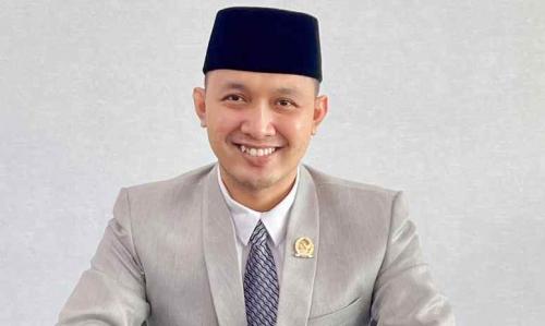 politisi-golkar-ini-sampaikan-keluhan-warga-di-forum-paripurna
