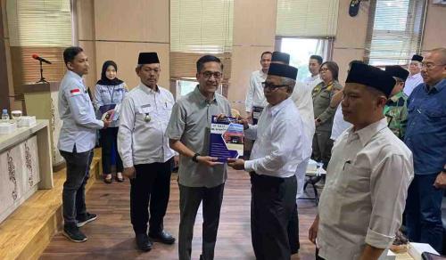 lantik-ketua-rtrw-di-2-kecamatan-dewa-ingatkan-tentang-loyalitas-ke-masyarakat