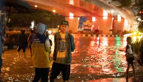 wali-kota-ratu-dewa-tinjau-lokasi-banjir-semua-pejabat-terkait-diminta-jangan-tidur-dulu