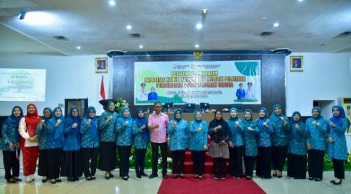 tp-pkk-palembang-latih-kader-lingkungan-olah-tutup-botol-jadi-kerajinan-