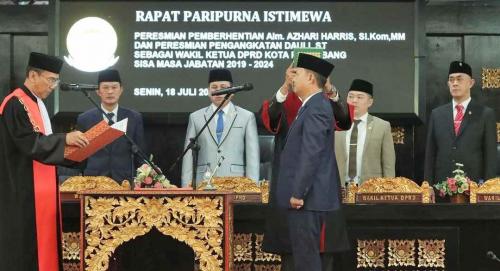 dauli-resmi-dilantik-jadi-wakil-ketua-dprd-palembang