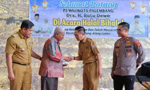 pererat-silaturahmi-ratu-dewa-hadiri-halal-bihalal-bersama-pegawai-hingga-warga-aal-