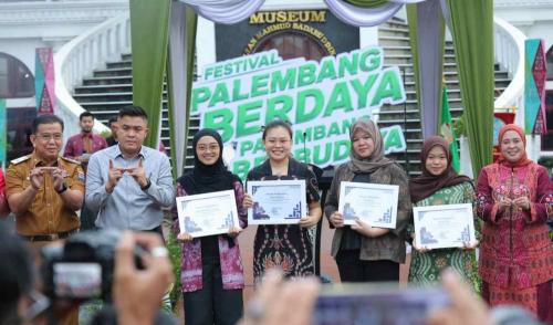 palembang-luncurkan-prangko-ikon-kota-dan-festival-budaya