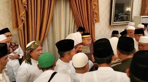 wali-kota-palembang-terpilih-h-ratu-dewa-hadiri-7-hari-wafatnya-nyimas-hj-aminah