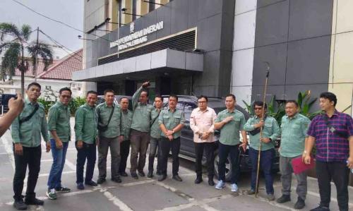 puluhan-reklame-di-palembang-ditertibkan-