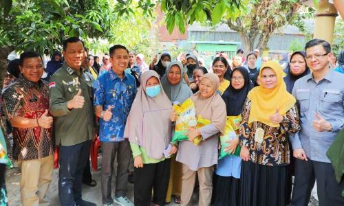 pemkot-palembang-jual-beras-murah-untuk-rakyat