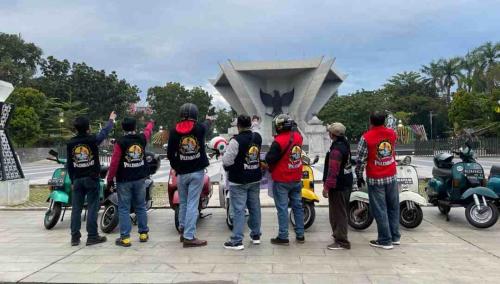 start-dari-monpera-bantoria-vespa-palembang-touring-ke-bali
