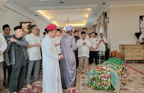 nyimas-hj-aminah-ibunda-h-umar-halim-dimakamkan-lepas-zuhur