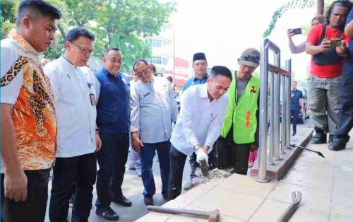 pj-walikota-tinjau-langsung-perbaikan-halte-di-palembang
