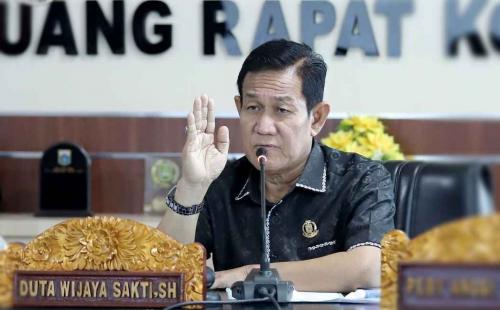 ketua-fraksi-pdip-minta-walikota-pecat-lurah-sukamulya-