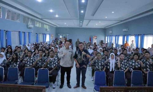 cegah-penularan-hiv-aids-bagi-siswa-sma-di-palembang-ini-pesan-cheka-virgowansyah-