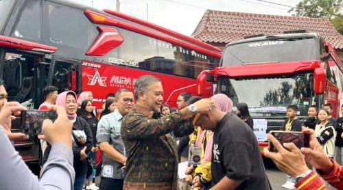 dilepas-kadisdik-marching-band-cakrawala-spensa-berangkat-ke-jakarta-siap-pertahankan-juara
