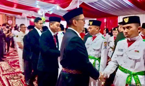 rudi-indawan--114-paskibraka-dikukuhkan-wali-kota-siswa-smasmk-terbaik