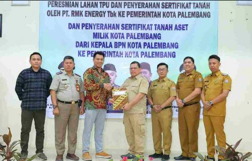 pt-rmk-energy-tbk-serahkan-csr-berupa-lahan-tpu-di-kelurahan-pulokerto