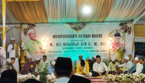 ratusan-jamaah-hadiri-40-hari-wafatnya-m-ali-nawawi-ayahanda-fahrie-adianto-